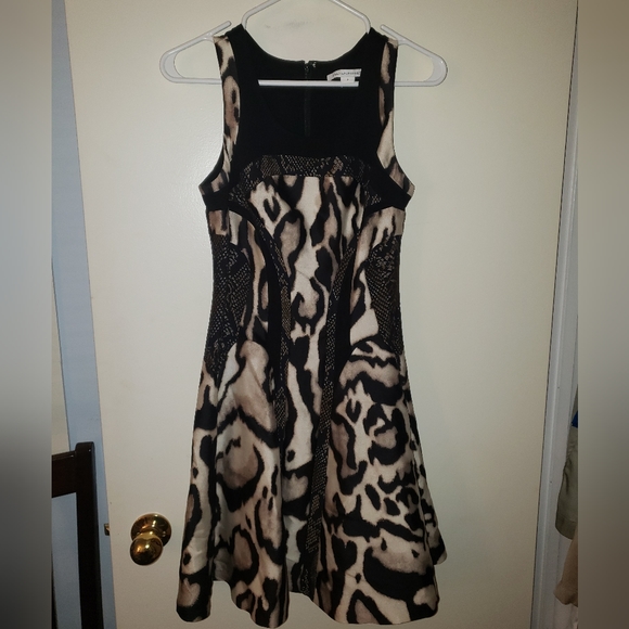 DIANE VON FURSTENBERG - Picture 1 of 3